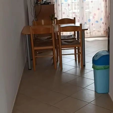Cvetni Διαμέρισμα Povljana